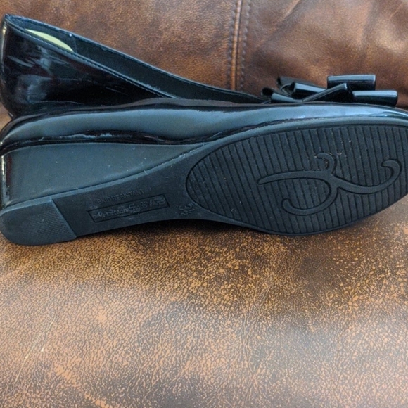 Girls Black Patent Leather Wedge, 3 1/2 - Picture 6 of 7